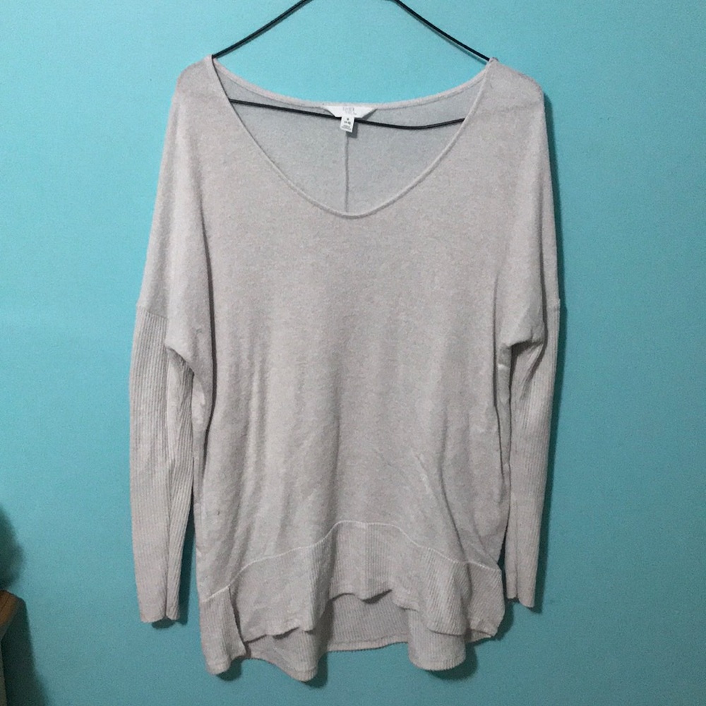 Long sleeve light gray sweater
